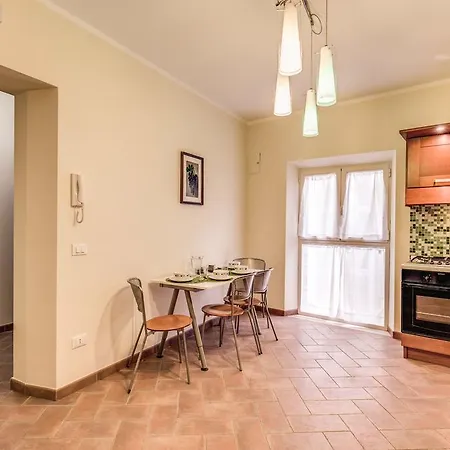 Via Del Monte Della Farina