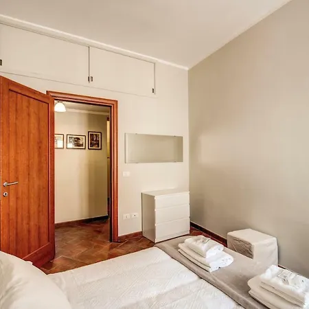 Via Del Monte Della Farina * Roma