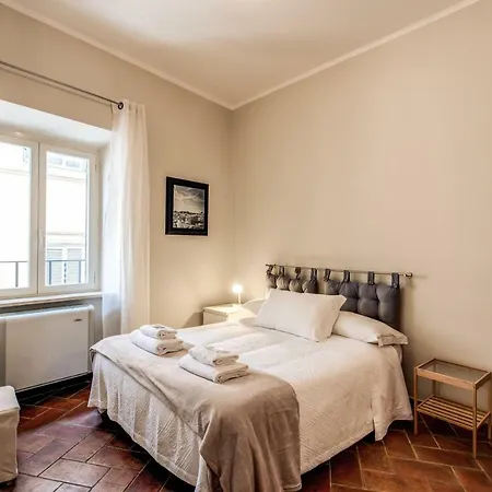 Via Del Monte Della Farina *