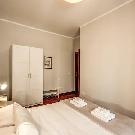 Via Del Monte Della Farina