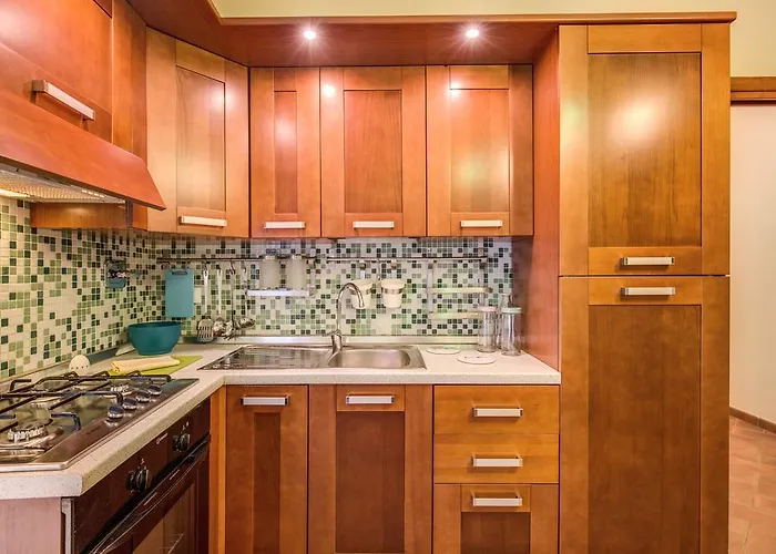 - Via Del Monte Della Farina