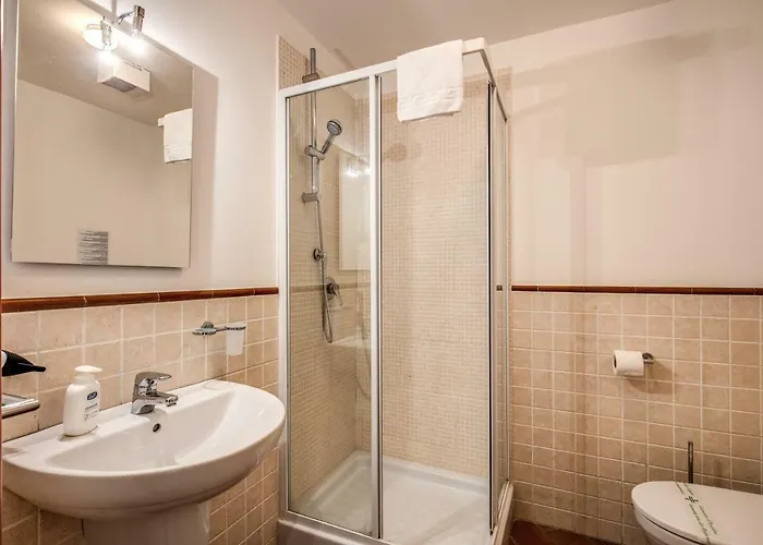 - Via Del Monte Della Farina *