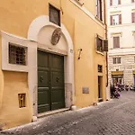 - Via Del Monte Della Farina Daire Roma